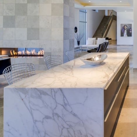 Calacatta oro marmo bianco pietra naturale cucina controsoffitto da Arizona Tile