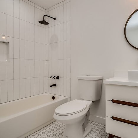 Shower Tile Designs for Small Bathrooms: Maximize Style!