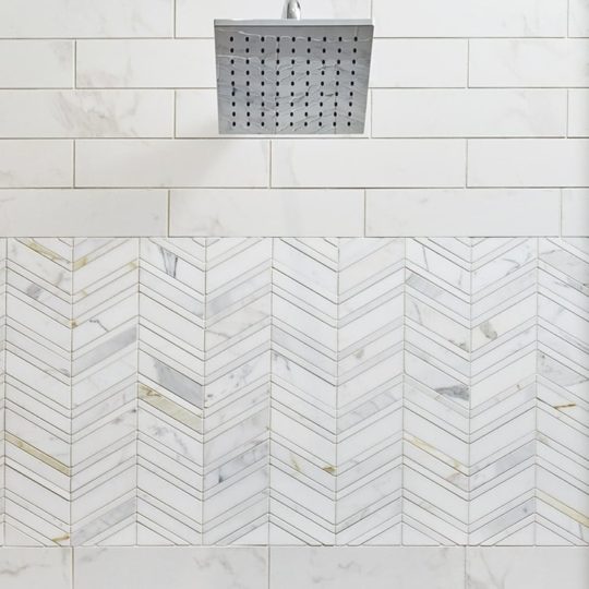 Chevron Calacatta Polished Pattern, Large Mesh
